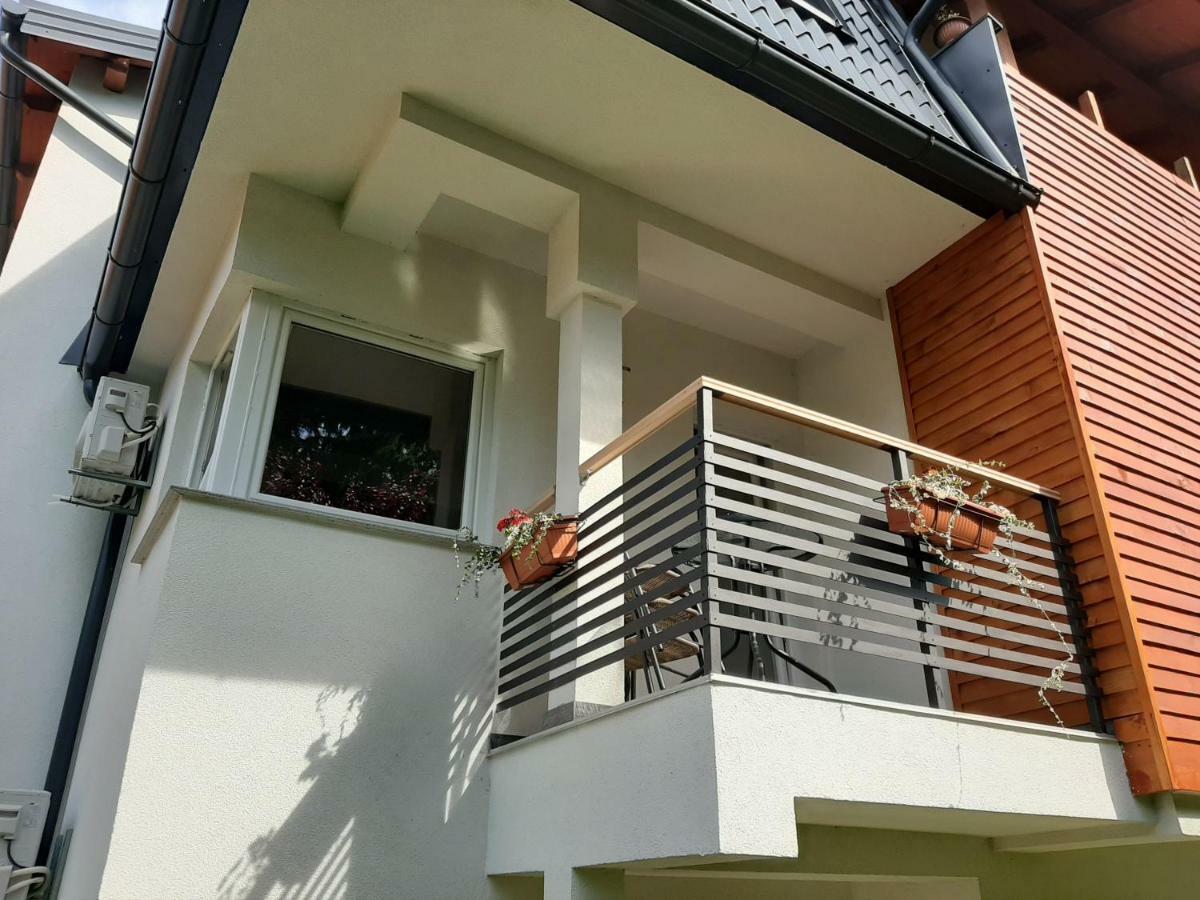 Guesthouse Hill SJJ Esterno foto