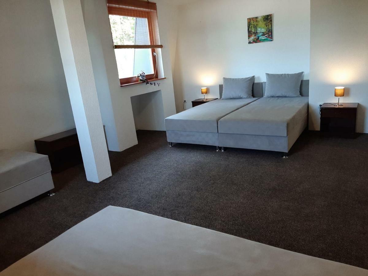 Guesthouse Hill SJJ Esterno foto