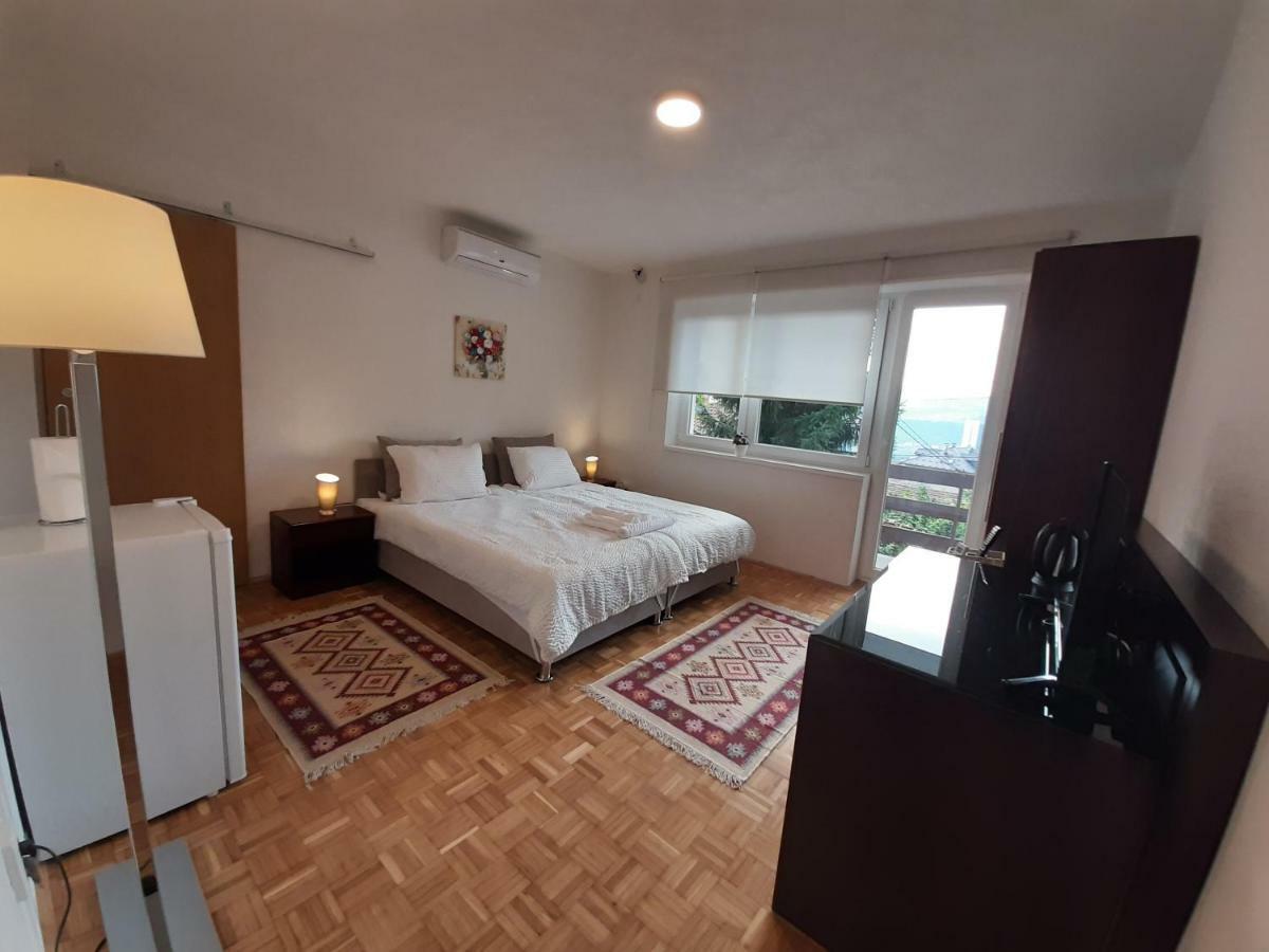 Guesthouse Hill SJJ Esterno foto