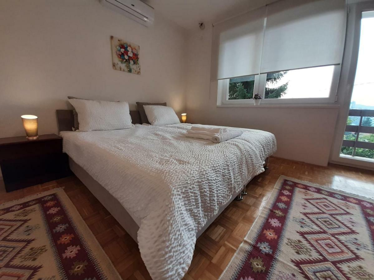 Guesthouse Hill SJJ Esterno foto